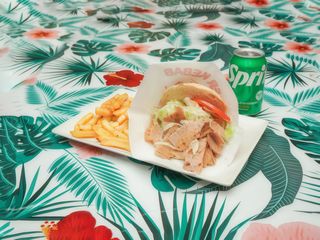 Menú Kebab Normal De Pollo Con Patatas Y Bebida