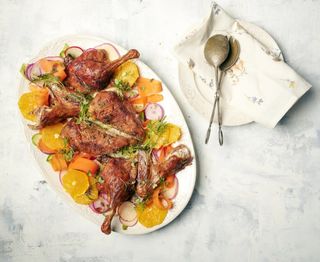 2201 Патица с лук в керамична костенурка (550г)