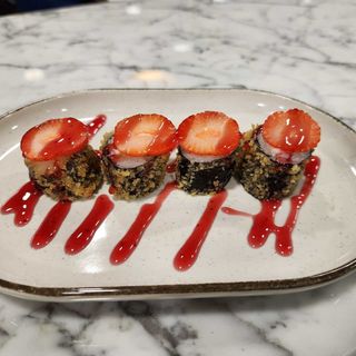 Sushi Frito de Morango 8 Peças