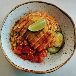 Poke de Frango katsu (Panado crocante)
