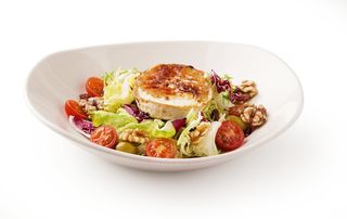 Ensalada De Queso De Cabra Y Frutos Secos