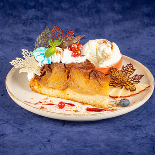 TORT CU MERE ȘI ÎNGHEŢATĂ