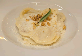 Ravioli De Pera Y Gorgonzola
