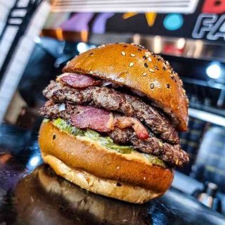 AMERICAN DOUBLE BACON HAMBURGER 330 gr