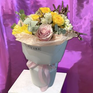 Buchet de primavara cu trandafiri