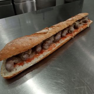 BOCADILLÓN DE SALCHICHAS 