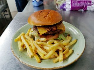 Hamburguesa De Ternera Con Bebida