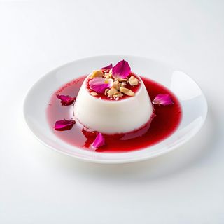 panna cotta cu trandafir si nuci