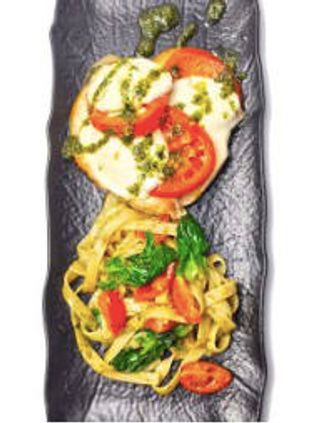 Пиле Капрезе върху прясна паста (350г)