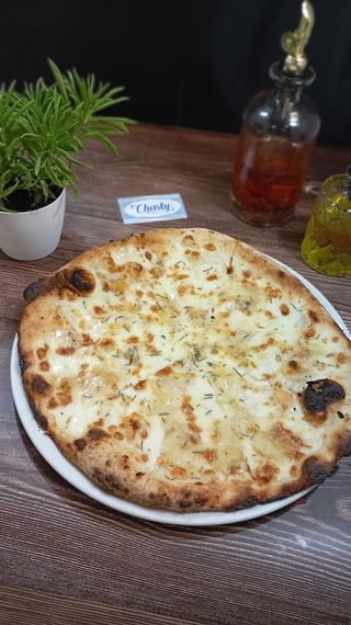 Pizza Cuatro Quesos (33 Cm.)