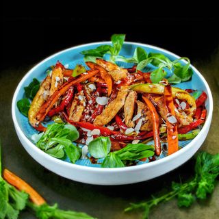 Пиле със сотирани зеленчуци (300гр)