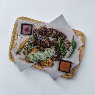 М'ясне асорті 1300 г.