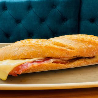 Bocadillo De Bacon Y Queso