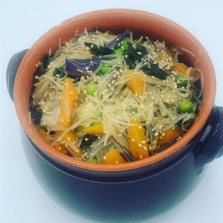 Noodles di soia con verdure dell'orto