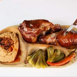 Ciolan purcel de lapte cu fasole  si muraturi (pentru 2 persoane) 740 g