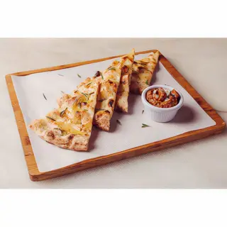Focaccia con paté de tomate