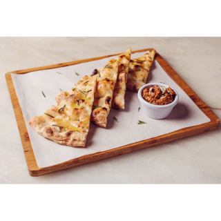 Focaccia con paté de tomate