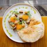 Глазунья с грибами и фрикадельками