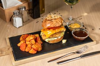 MENIU Burger Tinecz Crispy!