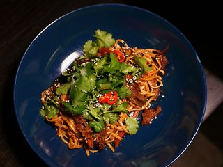 Локшина удон з телятиною в соусі Теріякі (350г)