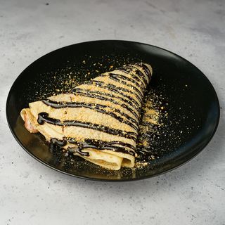 Palačinka sa nutelom, plazmom i prelivima