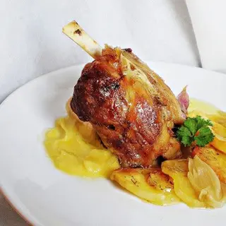 Codillo Guisado Con Patatas