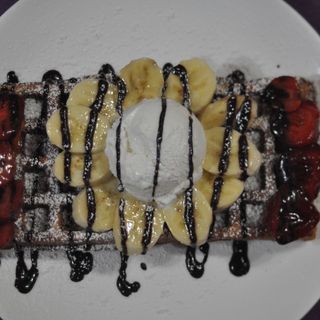 დარიჩინის ვაფლი ყველაფრით - მარწყვით, ბანანით, ქოქოსით, ნაყინით, შოკოლადით