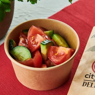 Salata de rosii cu castraveti “Diffuser"