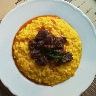 Risotto con zafferano e stracotto di manzo