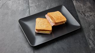 Tost sendvič 2 komad