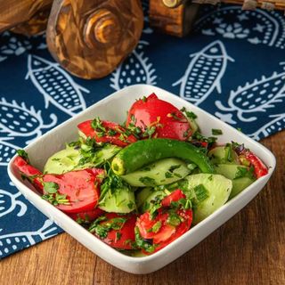 კიტრი და პომიდვრის სალათი