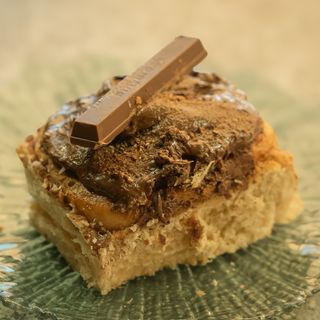 Cinamon Roll KitKat