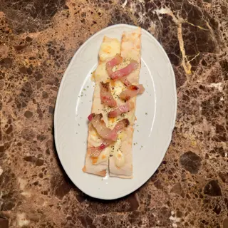 Pan con queso y guanciale