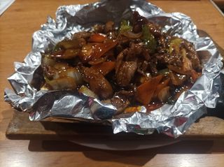 89. Патешко месо на гореща метална плоча (500гр)