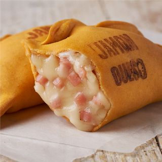 Empanada De Jamón Y Queso