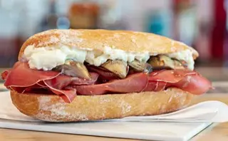 Saltimbocca con prosciutto crudo e stracchino