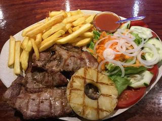 Costeletas de Porco Grelhadas com Ananás