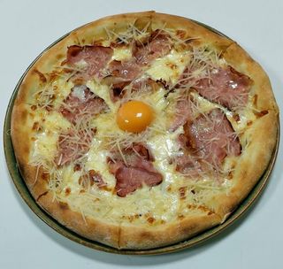 Carbonara  pizza