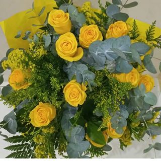 12 rosas amarillas 