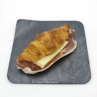 Croissant Recto Salado De Jamón Serrano