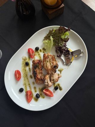 Шашлик із сома (160/50/50г)