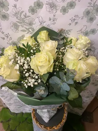 12 Rosas blancas