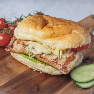 Bela vešalica punjena