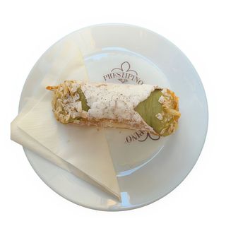 Cannolo siciliano pistacchio