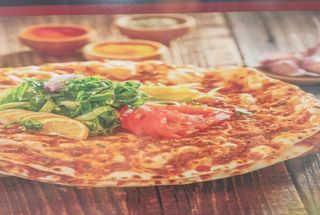 Lahmacun z mięsem warzywami