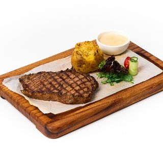 Стриплойн стейк с картофелем кумпир ( 400 г )