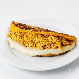 Cachapa Con Pollo Desmechado Y Queso De Mano (1 Ud.)