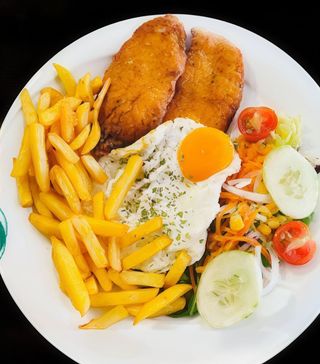 Plato Combinado De Escalopa De Pollo