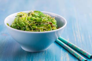 Ensalada de algas con pepino