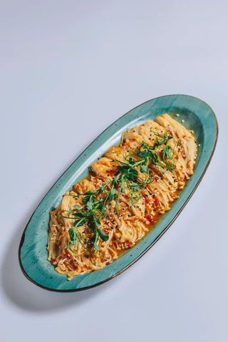 Эноки в сладко-остром соусе